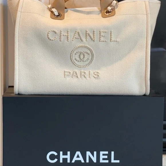 ❌❌❌SOLD❌❌❌Chanel Deauville Tote - Picture 11 of 14